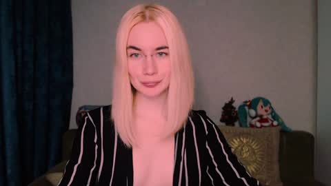 Snapshot of carinfox chatting on January 19, 2025, 5:05 am Carin online show from January 19, 2025, 5:05 am