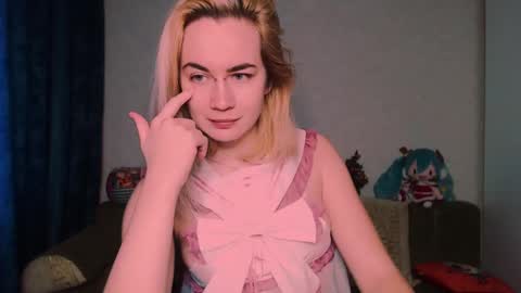 Snapshot of carinfox chatting on February 22, 2025, 5:23 am Carin online show from February 22, 2025, 5:23 am