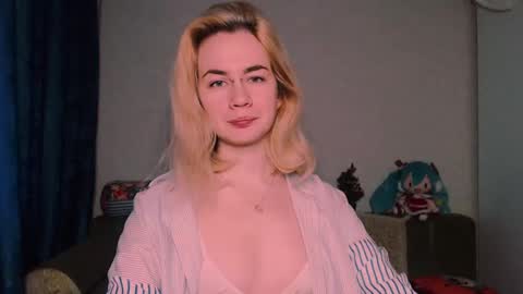 Snapshot of carinfox chatting on February 25, 2025, 5:52 am Carin online show from February 25, 2025, 5:52 am