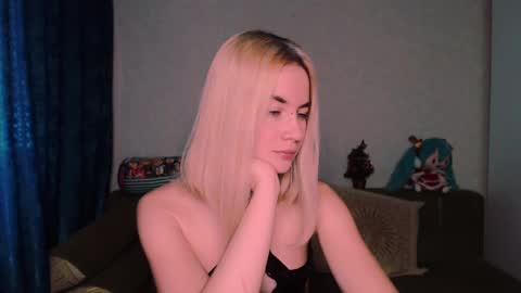 Snapshot of carinfox chatting on March 6, 2025, 5:35 am Carin online show from March 6, 2025, 5:35 am