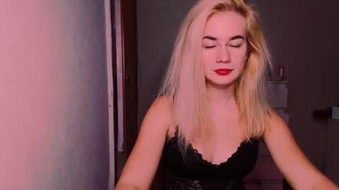 Snapshot of carinfox chatting on October 13, 2025, 7:52 am Carin online show from October 13, 2025, 7:52 am