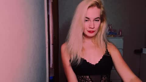 Snapshot of carinfox chatting on October 13, 2025, 7:58 pm Carin online show from October 13, 2025, 7:58 pm