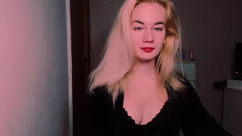 Snapshot of carinfox chatting on October 16, 2025, 5:19 am Carin online show from October 16, 2025, 5:19 am