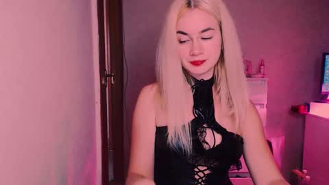 Snapshot of carinfox chatting on October 20, 2025, 7:14 pm Carin online show from October 20, 2025, 7:14 pm