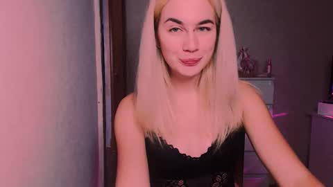 Snapshot of carinfox chatting on October 27, 2025, 8:24 pm Carin online show from October 27, 2025, 8:24 pm