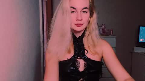 Snapshot of carinfox chatting on November 5, 2025, 6:08 pm Carin online show from November 5, 2025, 6:08 pm