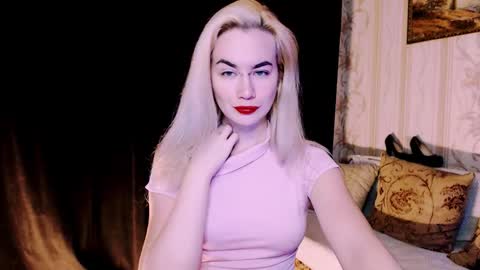 Snapshot of carinfox chatting on November 30, 2025, 6:28 am Carin online show from November 30, 2025, 6:28 am