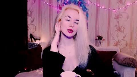 Snapshot of carinfox chatting on April 24, 2026, 4:59 am Carin online show from April 24, 2026, 4:59 am
