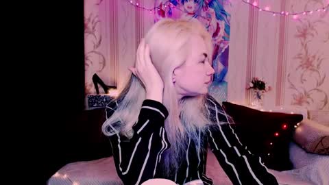Snapshot of carinfox chatting on May 1, 2026, 5:56 am Carin online show from May 1, 2026, 5:56 am