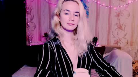 Snapshot of carinfox chatting on May 16, 2026, 7:34 pm Carin online show from May 16, 2026, 7:34 pm
