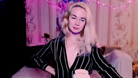 Snapshot of carinfox chatting on May 16, 2026, 7:45 pm Carin online show from May 16, 2026, 7:45 pm