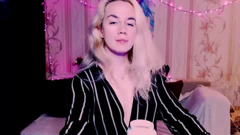 Snapshot of carinfox chatting on May 16, 2026, 7:56 pm Carin online show from May 16, 2026, 7:56 pm