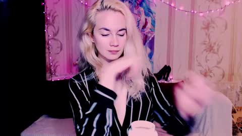 Snapshot of carinfox chatting on May 16, 2026, 8:07 pm Carin online show from May 16, 2026, 8:07 pm