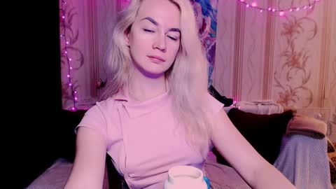 Snapshot of carinfox chatting on May 21, 2026, 5:58 am Carin online show from May 21, 2026, 5:58 am