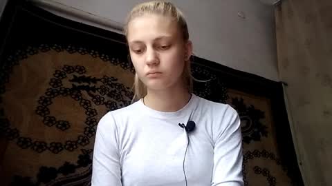 Snapshot of carissaalderson chatting on May 1, 2026, 5:01 am Kira online show from May 1, 2026, 5:01 am