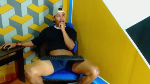 carl_jhonson1 online show from January 7, 2025, 5:42 pm