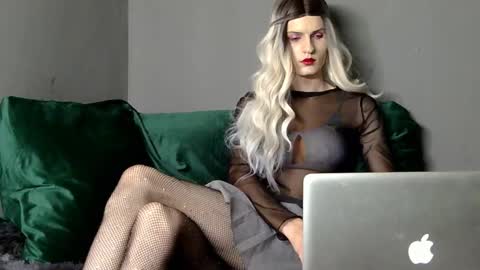 Snapshot of carla_rosson chatting on September 14, 2025, 9:14 pm sexy online show from September 14, 2025, 9:14 pm