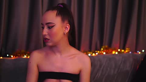 CarlaGavin online show from February 3, 2025, 1:40 pm