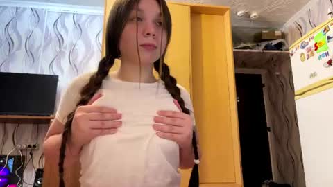 Snapshot of carleegarbutt chatting on July 28, 2026, 3:21 pm Sally online show from July 28, 2026, 3:21 pm