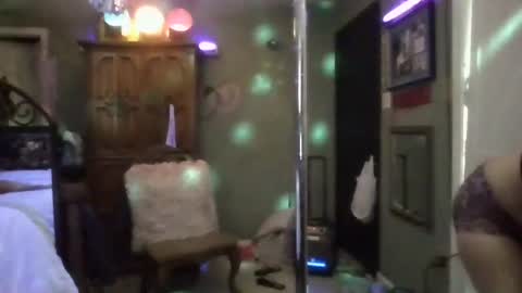 carleydenza83 online show from April 12, 2026, 5:12 am