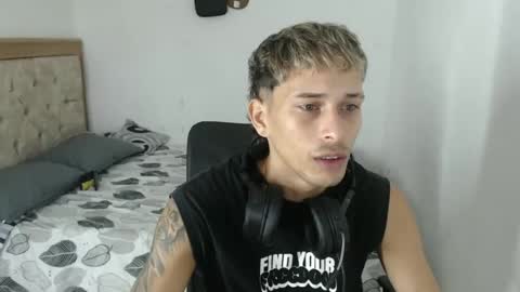 carlossmi01 online show from October 9, 2025, 2:04 pm