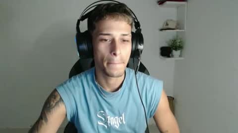 carlossmi01 online show from November 21, 2025, 4:38 pm