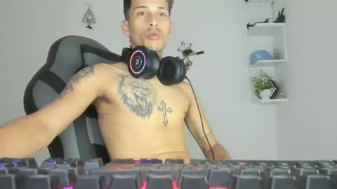 carlossmi01 online show from January 8, 2026, 4:15 am