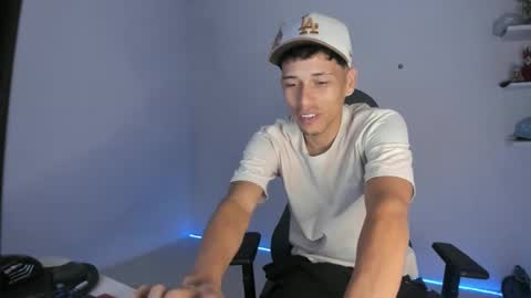 carlossmi01 online show from April 7, 2026, 1:22 pm