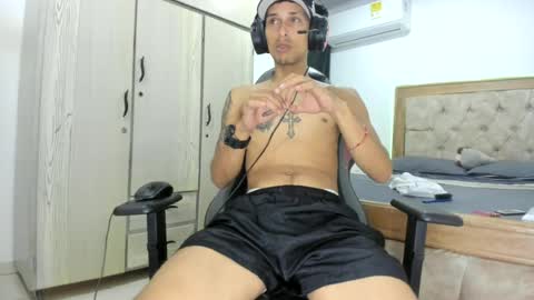 Snapshot of carlossmi01 chatting on June 21, 2026, 5:21 am carlossmi01 online show from June 21, 2026, 5:21 am