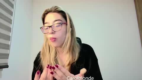 Snapshot of carolblonde chatting on February 21, 2025, 11:54 pm Char online show from February 21, 2025, 11:54 pm
