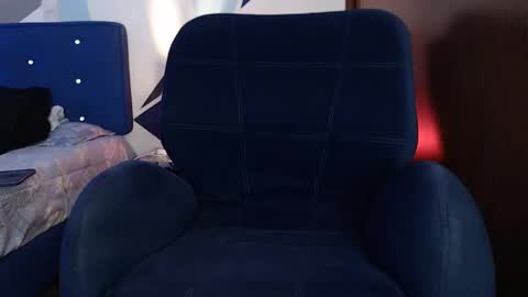 Carolin Moore online show from December 8, 2024, 2:52 pm