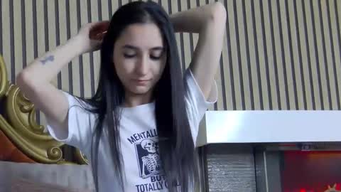 Snapshot of carolinahart chatting on April 18, 2026, 2:21 pm carolinahart online show from April 18, 2026, 2:21 pm