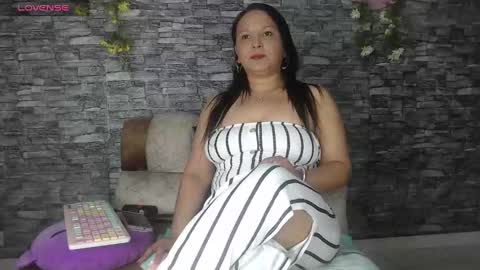 Snapshot of carolinajamess chatting on September 9, 2025, 11:59 pm Camelia online show from September 9, 2025, 11:59 pm