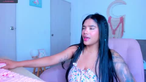 Snapshot of carolinalovehot chatting on February 18, 2025, 8:03 pm Carolina online show from February 18, 2025, 8:03 pm