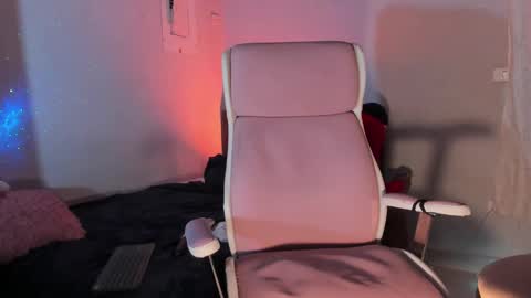 Snapshot of carolinarossees chatting on February 26, 2025, 2:26 am CARO online show from February 26, 2025, 2:26 am