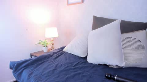  Caroline  online show from December 19, 2025, 11:28 am