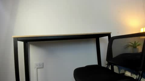  Caroline  online show from April 8, 2026, 11:32 am