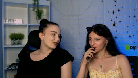 Caroline online show from May 25, 2026, 12:22 pm