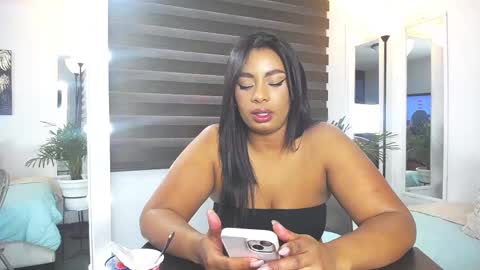 C A R O L I N E online show from February 26, 2025, 12:25 pm