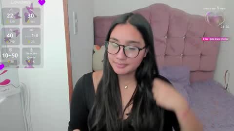 caroline_rodriguez_9 online show from October 2, 2025, 8:05 pm