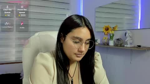 caroline_rodriguez_9 online show from April 15, 2026, 7:32 pm