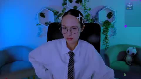 Caroline online show from July 25, 2026, 12:14 pm