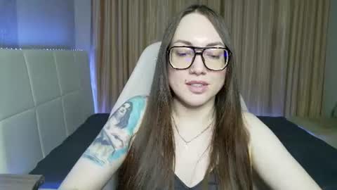 Snapshot of carolineglow_ chatting on July 27, 2026, 6:04 pm Caroline online show from July 27, 2026, 6:04 pm
