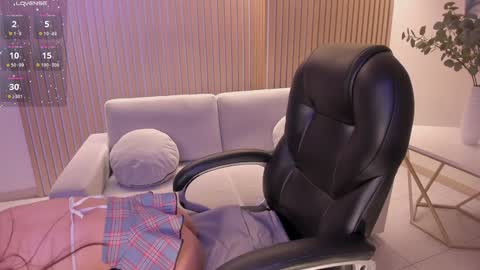 Snapshot of carolinegrace_ chatting on December 9, 2024, 2:34 am Caro online show from December 9, 2024, 2:34 am