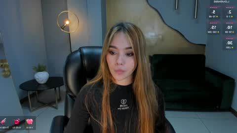 Snapshot of carolinegrace_ chatting on January 4, 2025, 10:27 am Caro online show from January 4, 2025, 10:27 am