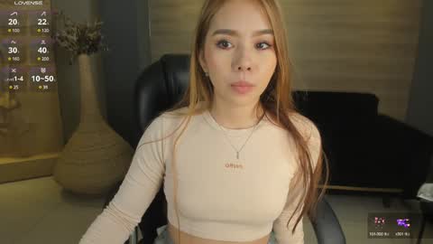 Snapshot of carolinegrace_ chatting on January 27, 2025, 11:00 am Caro online show from January 27, 2025, 11:00 am