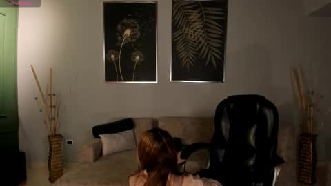 Snapshot of carolinegrace_ chatting on November 7, 2025, 10:37 am Caro online show from November 7, 2025, 10:37 am