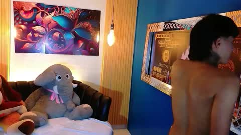 carolinejesh online show from April 19, 2026, 2:27 pm