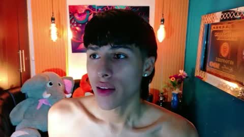 Snapshot of carolinejesh chatting on May 6, 2026, 12:32 pm carolinejesh online show from May 6, 2026, 12:32 pm