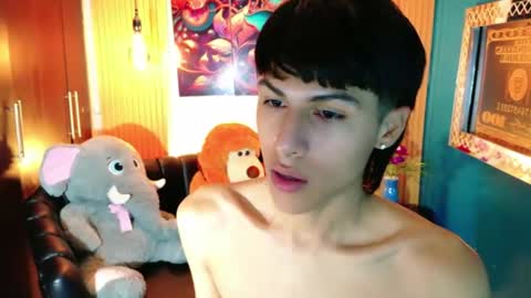 Snapshot of carolinejesh chatting on May 10, 2026, 11:59 am carolinejesh online show from May 10, 2026, 11:59 am